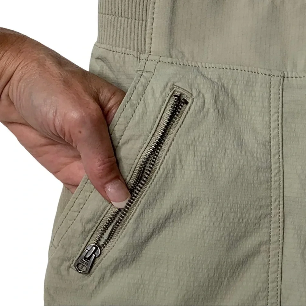 Athleta Tan Trekkie Mid Rise Bermuda Shorts Size 2 - Picture 5 of 14